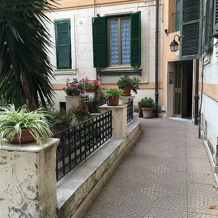 Apartment Come And Feel At In This Airy Three Bedrooms In Centre