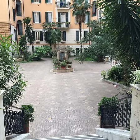 Come And Feel At In This Airy Three Bedrooms In Centre Apartment Rome