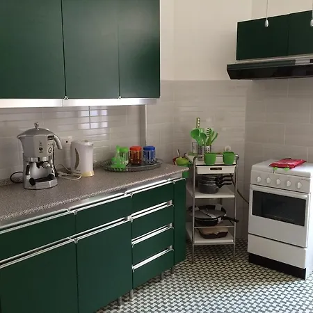 Come And Feel At In This Airy Three Bedrooms In Centre Appartement